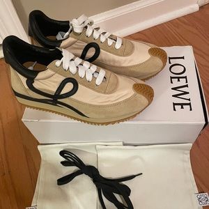 Size 9 Loewe sneakers 🔥🔥🔥